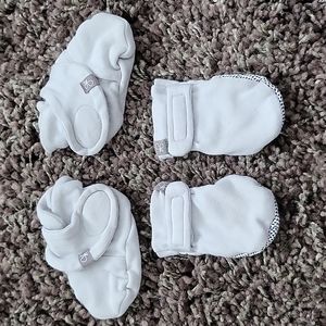 Goumikids organic matching  stay-on scratch mittens booties